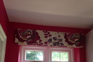 Roman blinds to dress the kitchen.